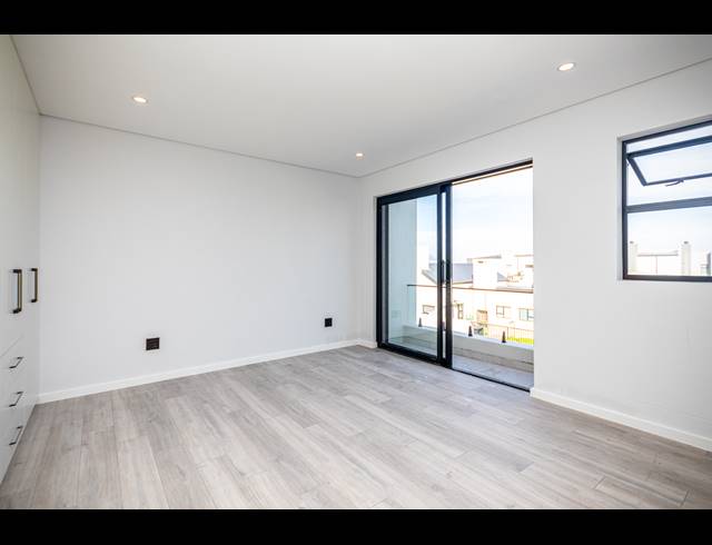 4 BEDROOM FREEHOLD FOR SALE IN SANDOWN